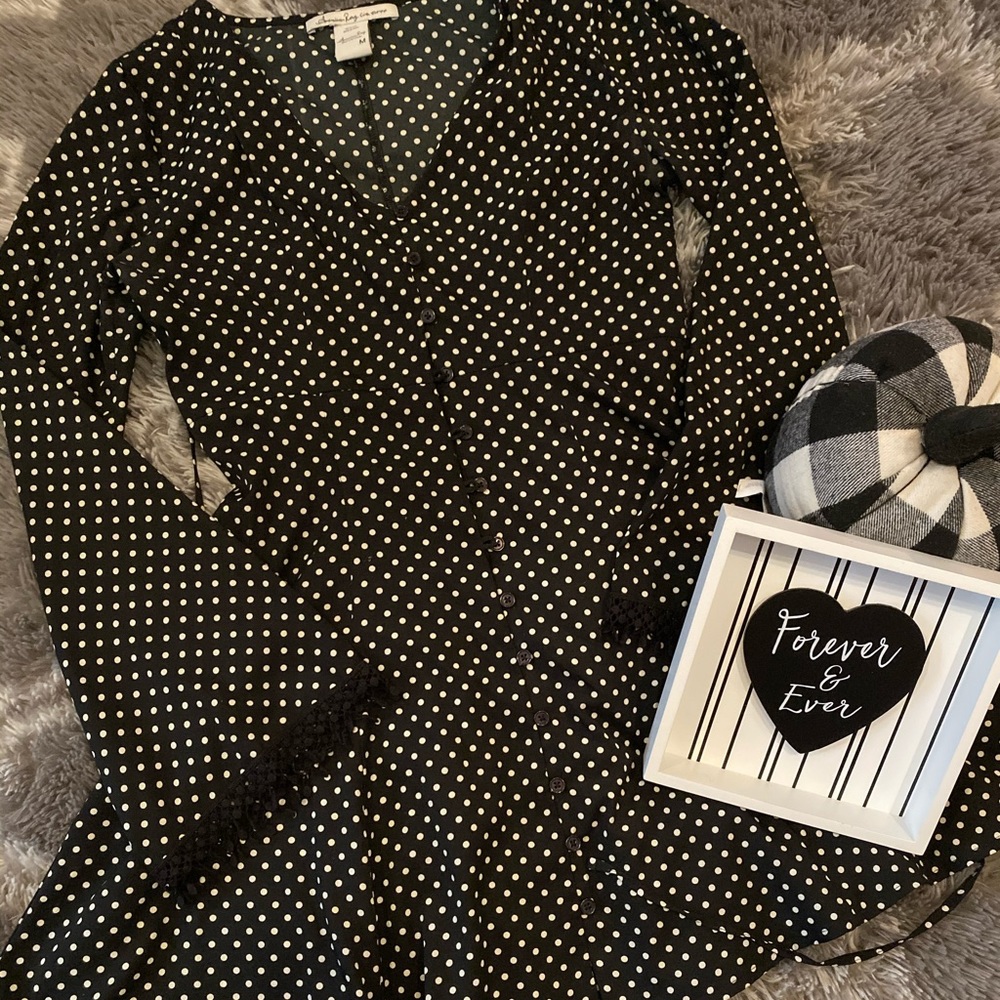 Absolutely adorable tunic length blouse.🖤🖤